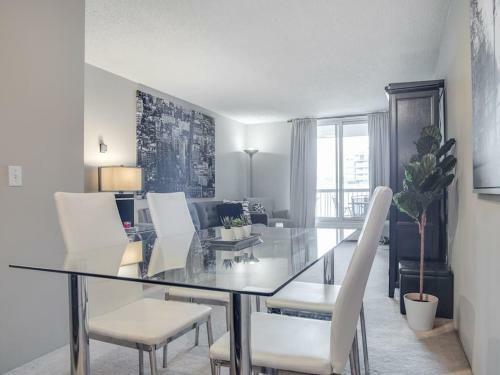 Stylish And Cozy Eau Claire 2br With Gym Coffee