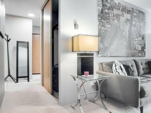 Stylish And Cozy Eau Claire 2br With Gym Coffee