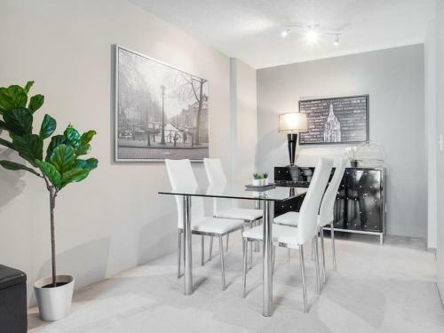 Stylish And Cozy Eau Claire 2br With Gym Coffee