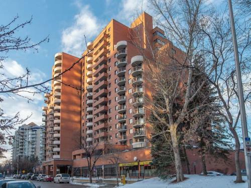 Stylish And Cozy Eau Claire 2br With Gym Coffee