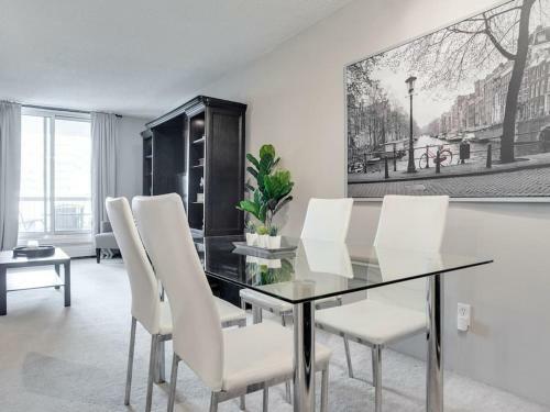 Stylish And Cozy Eau Claire 2br With Gym Coffee