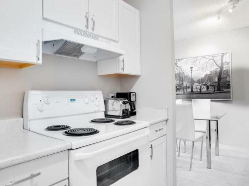 Stylish And Cozy Eau Claire 2br With Gym Coffee