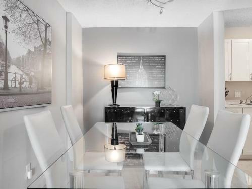 Stylish And Cozy Eau Claire 2br With Gym Coffee