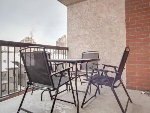 Stylish And Cozy Eau Claire 2br With Gym Coffee