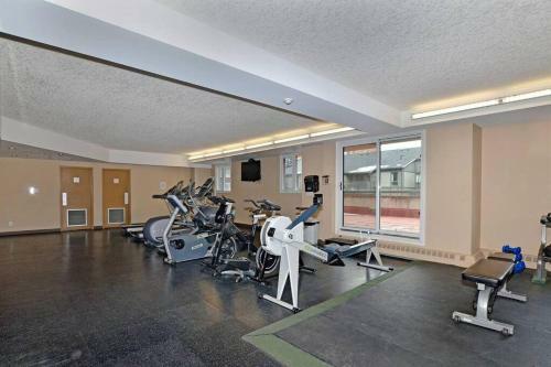 Stylish And Cozy Eau Claire 2br With Gym Coffee