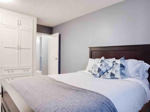 Cozy And Central Dt Home W Gym Coffee Parking Bbq