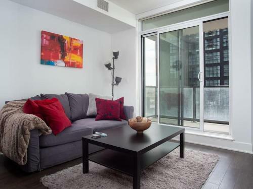 Luxury 2br Suite With Riverfront Views Pool Table Rooftop Patio Bbq Coffee