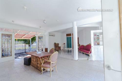 Hotel & Caba�as Roma Santa Elena