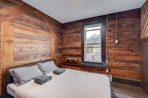 Party Hostel - The Canmore Hotel Hostel