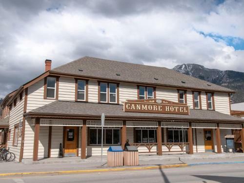 Party Hostel - The Canmore Hotel Hostel
