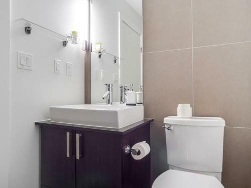 Sweeping Views Luxury 2br Suite Pool Table, Rooftop Patio, Bbq, Coffee