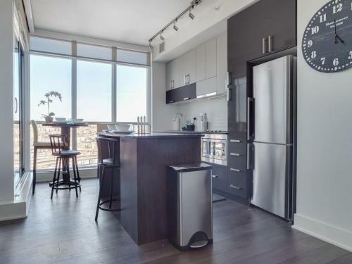 Sweeping Views Luxury 2br Suite Pool Table, Rooftop Patio, Bbq, Coffee