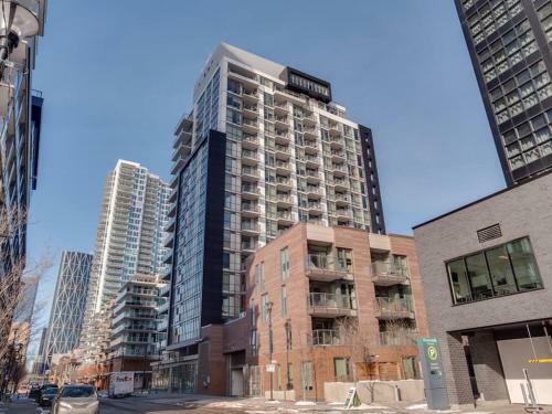 Sweeping Views Luxury 2br Suite Pool Table, Rooftop Patio, Bbq, Coffee