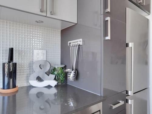 Sweeping Views Luxury 2br Suite Pool Table, Rooftop Patio, Bbq, Coffee