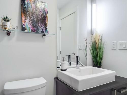 Sweeping Views Luxury 2br Suite Pool Table, Rooftop Patio, Bbq, Coffee