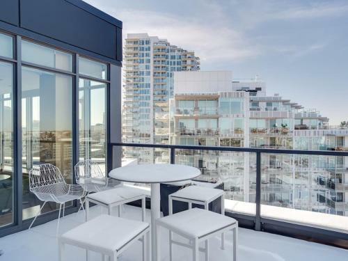 Sweeping Views Luxury 2br Suite Pool Table, Rooftop Patio, Bbq, Coffee