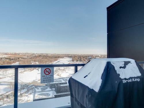 Sweeping Views Luxury 2br Suite Pool Table, Rooftop Patio, Bbq, Coffee