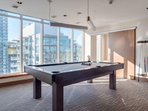 Sweeping Views Luxury 2br Suite Pool Table, Rooftop Patio, Bbq, Coffee
