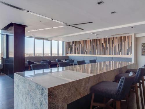 Sweeping Views Luxury 2br Suite Pool Table, Rooftop Patio, Bbq, Coffee