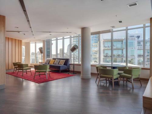 Sweeping Views Luxury 2br Suite Pool Table, Rooftop Patio, Bbq, Coffee