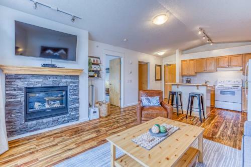 The Pines - Condo With A View