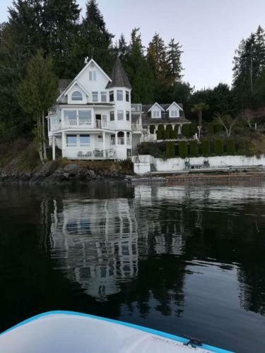 Hostal Vancouver Hot Spring Ocean Inn