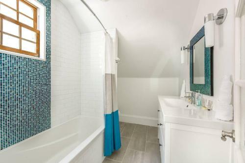 Downtown Hfx Heritage Home With Luxury Finishes