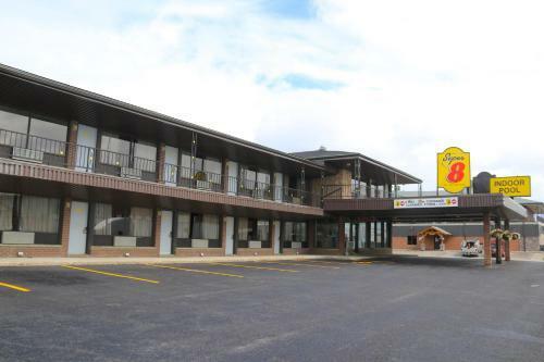 Hotel Super 8 By Wyndham Hearst On