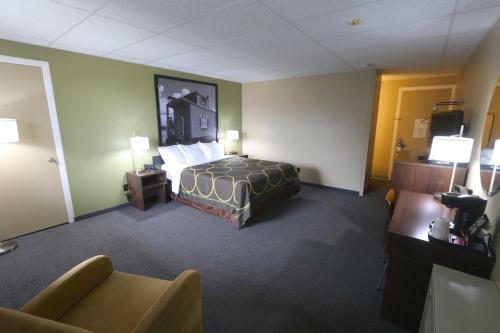 Hotel Super 8 By Wyndham Hearst On