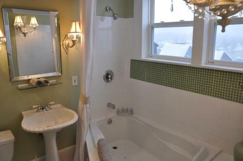 Clothesline B&B In Hubbards Cove