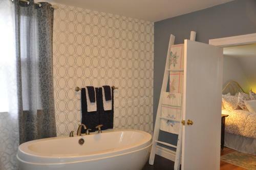 Clothesline B&B In Hubbards Cove