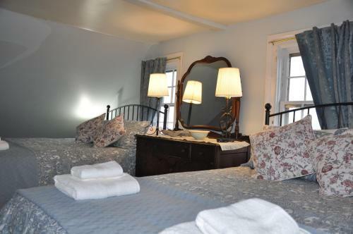 Clothesline B&B In Hubbards Cove