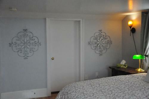 Clothesline B&B In Hubbards Cove