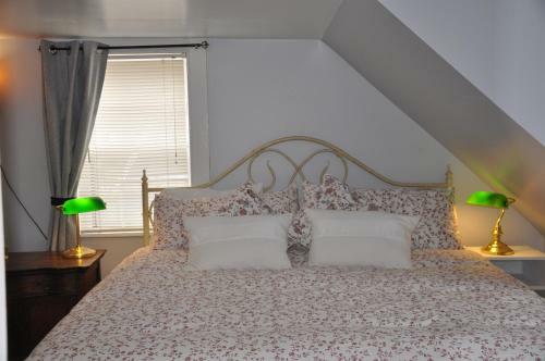 Clothesline B&B In Hubbards Cove