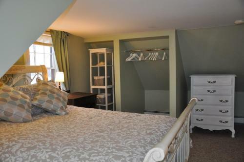 Clothesline B&B In Hubbards Cove