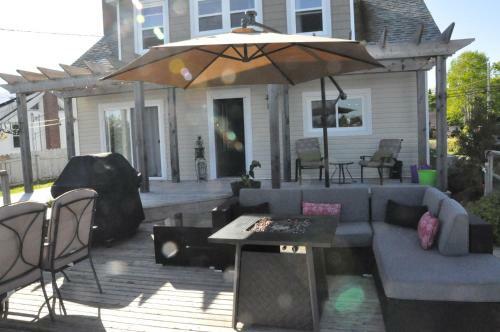 Clothesline B&B In Hubbards Cove