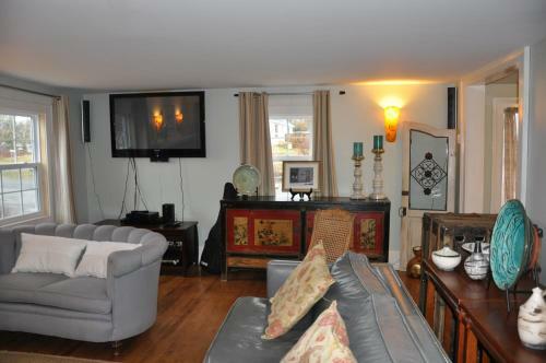 Clothesline B&B In Hubbards Cove