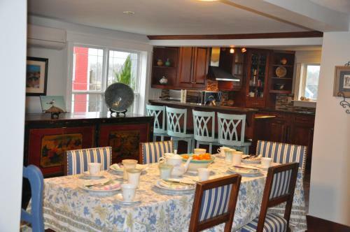 Clothesline B&B In Hubbards Cove