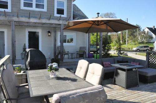 Clothesline B&B In Hubbards Cove