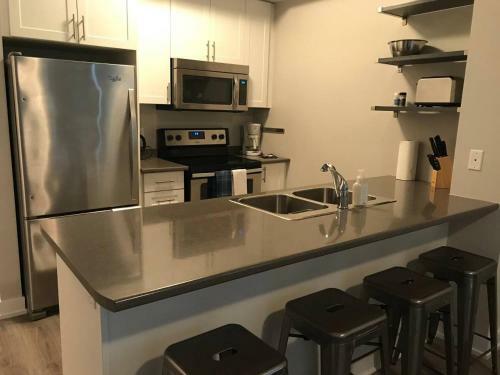 Apartamento Modern Condo With Lake Views