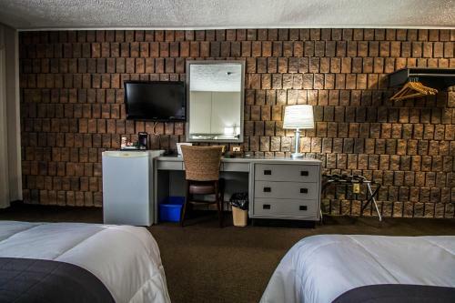 Companion Hotel Motel