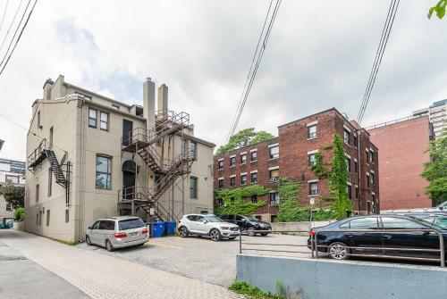 Upscale 1br - Boutique Apartment - Prime Location Downtown!