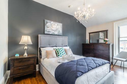 Upscale 1br - Boutique Apartment - Prime Downtown Location!