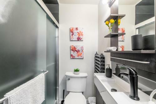 Upscale Studio - Boutique Apartment - Prime Walk Location!