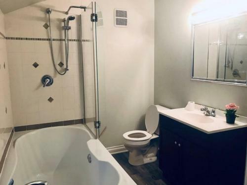 Cozy Home Close To Kitchener Downtown