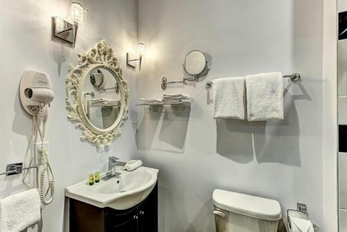 Hostal Room In Apartment - Studio Downton Musees District