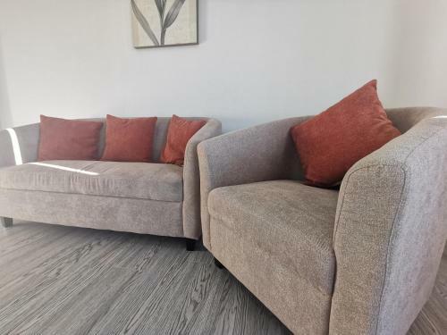 Hotel Walk To Niagara Falls / New / Spacious Apartment