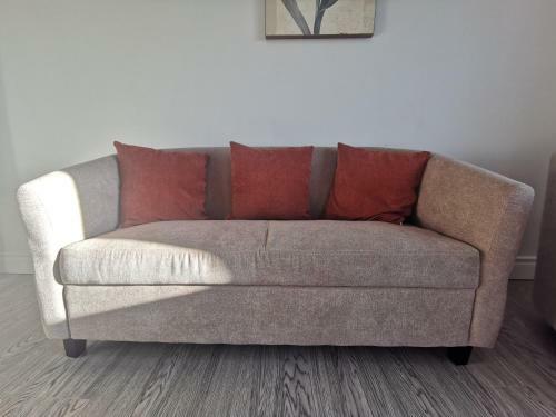 Hotel Walk To Niagara Falls / New / Spacious Apartment