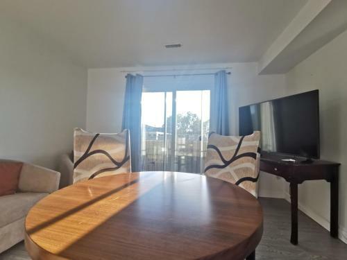 Hotel Walk To Niagara Falls / New / Spacious Apartment