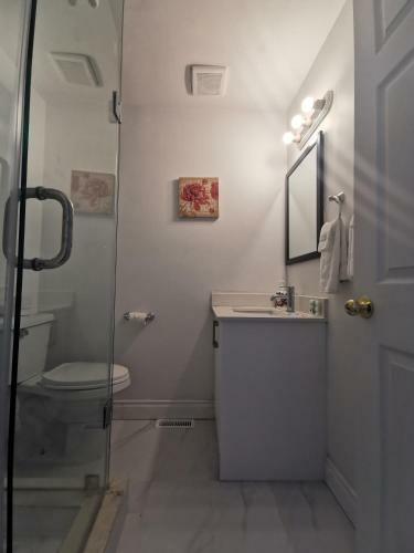 Hotel Walk To Niagara Falls / New / Spacious Apartment